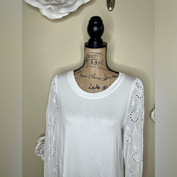 NTM: Entro Solid White Floral Eyelet Long Sleeve Top in Size Small - Picture 3 of 16